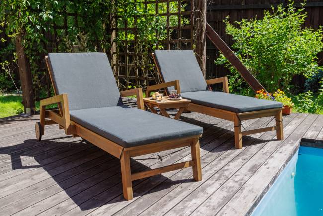Комплект из 2-х шезлонгов PAOLO из акации и столика LUCIO Комплект из 2-х шезлонгов PAOLO из акации и столика LUCIO